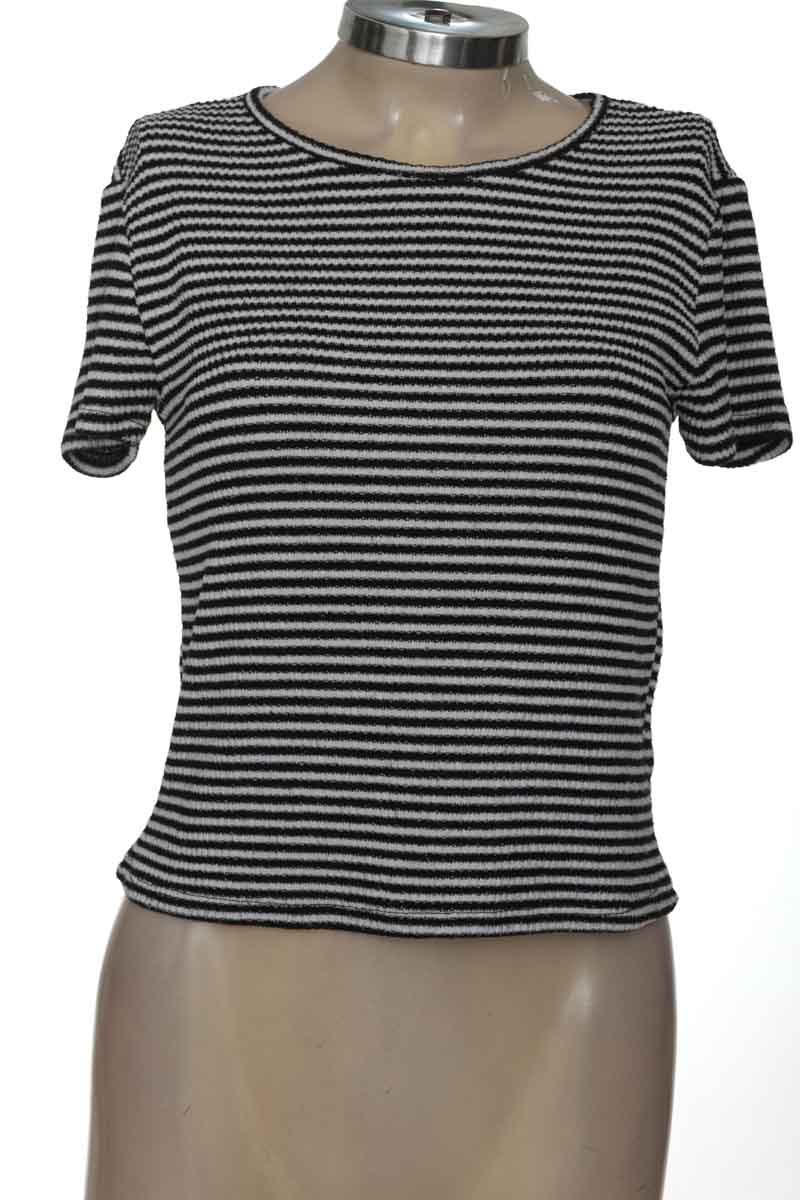 Top / Camiseta color Negro - Forever 21