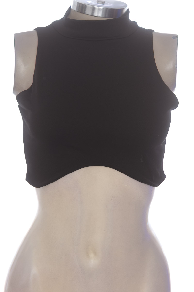 Top / Camiseta color Negro - Closeando