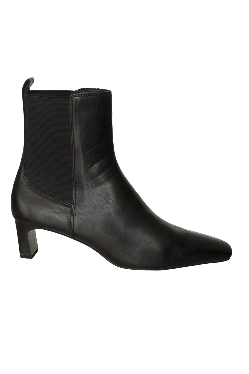 Zapatos color Negro - MNG