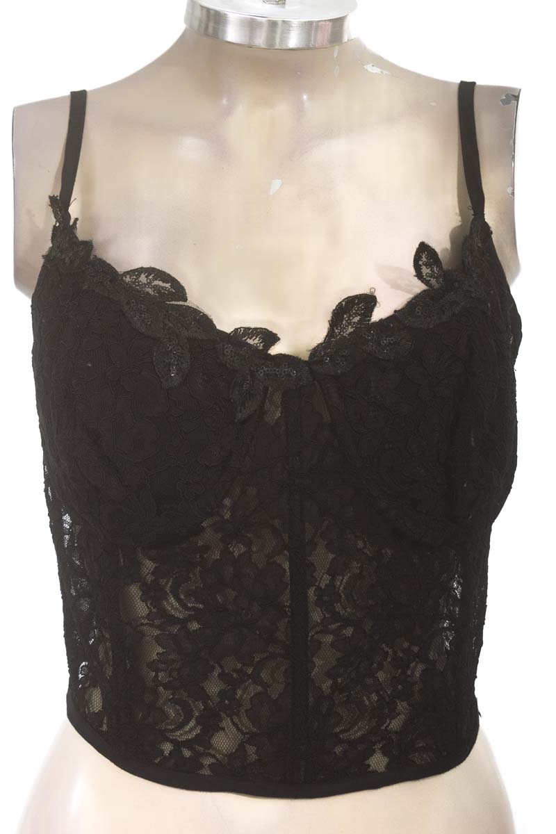 Top / Camiseta color Negro - Patricia Cuello