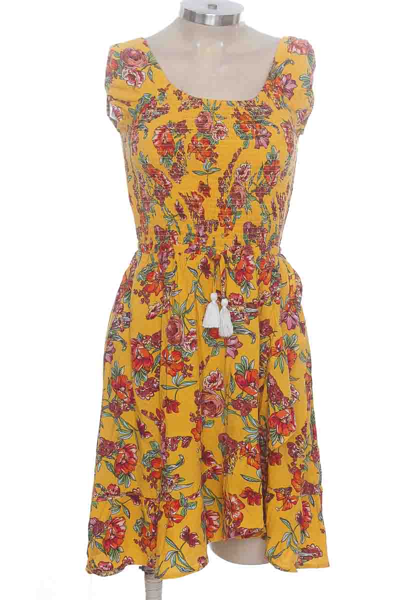 Vestido / Enterizo color Amarillo - Closeando