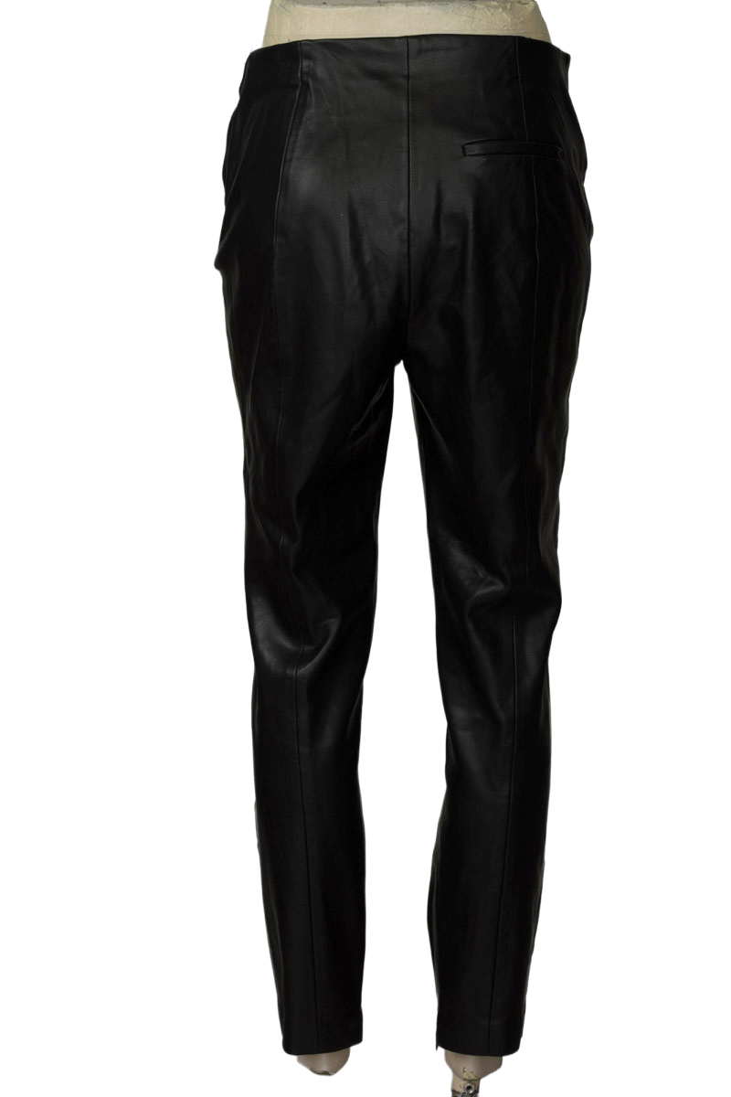 Pantalones color Negro - MNG