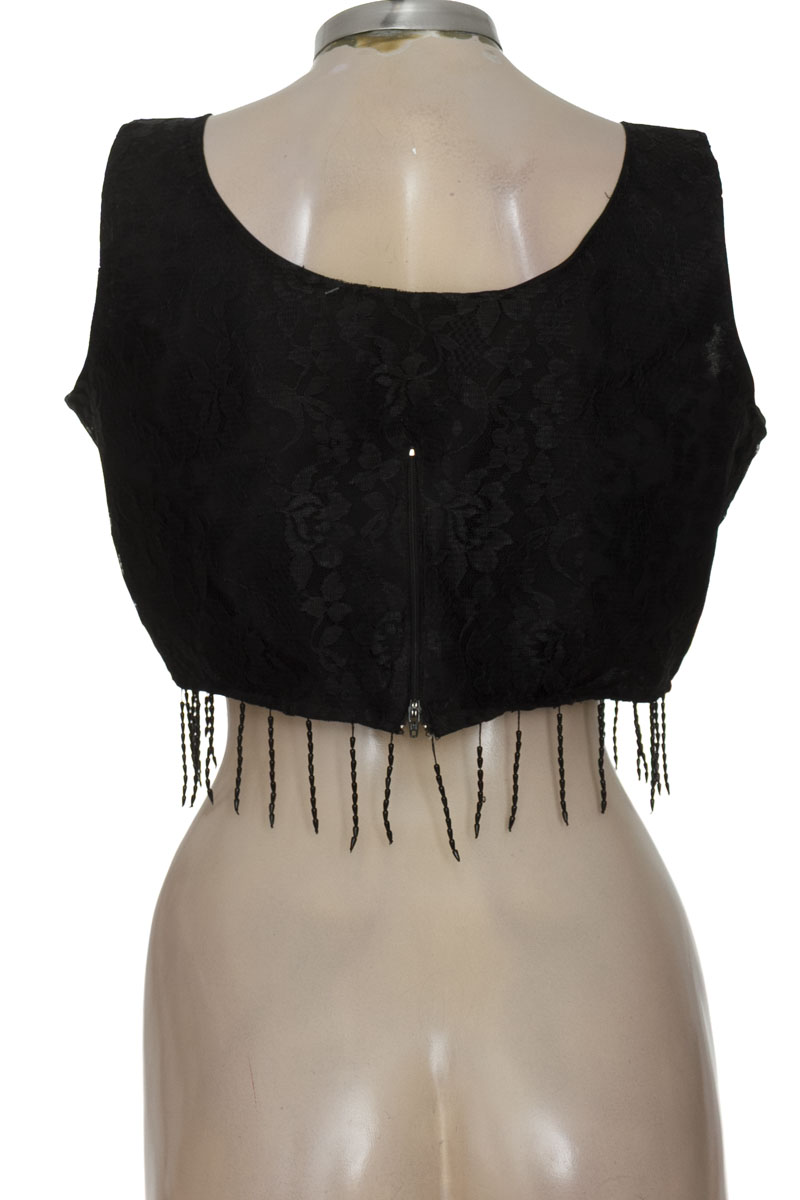Top / Camiseta color Negro - Closeando