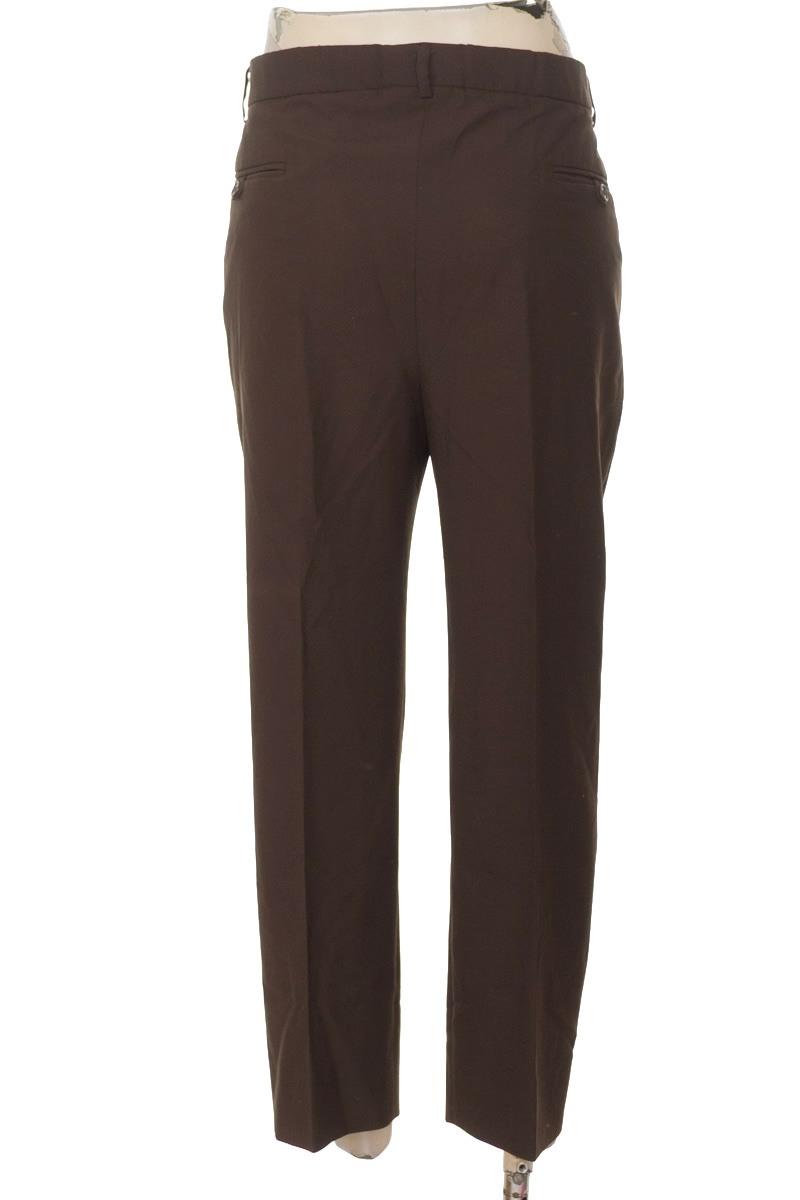 Pantalón color Café - Closeando