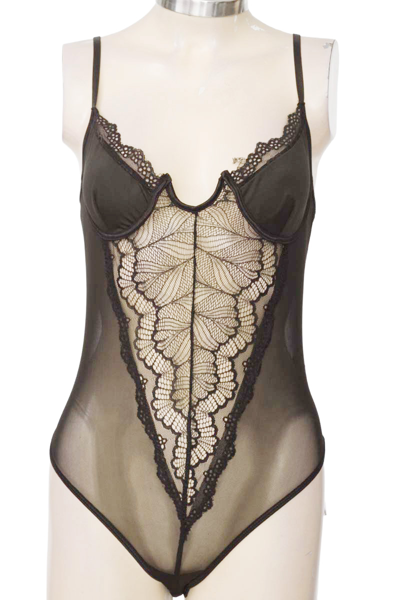 Top / Camiseta color Negro - Closeando