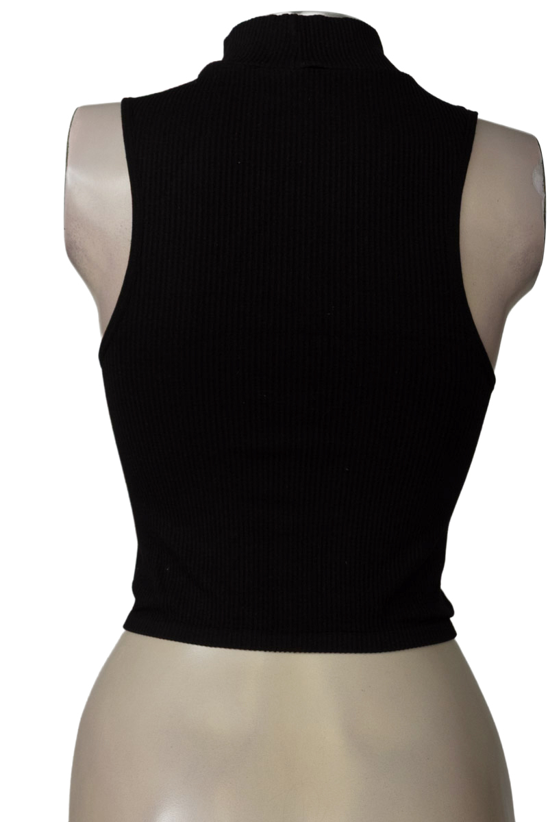 Top / Camiseta color Negro - Closeando