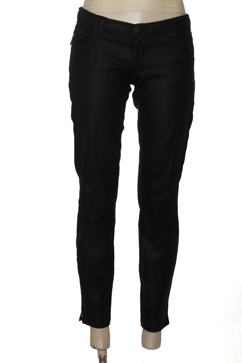 Pantalones color Negro - Stradivarius