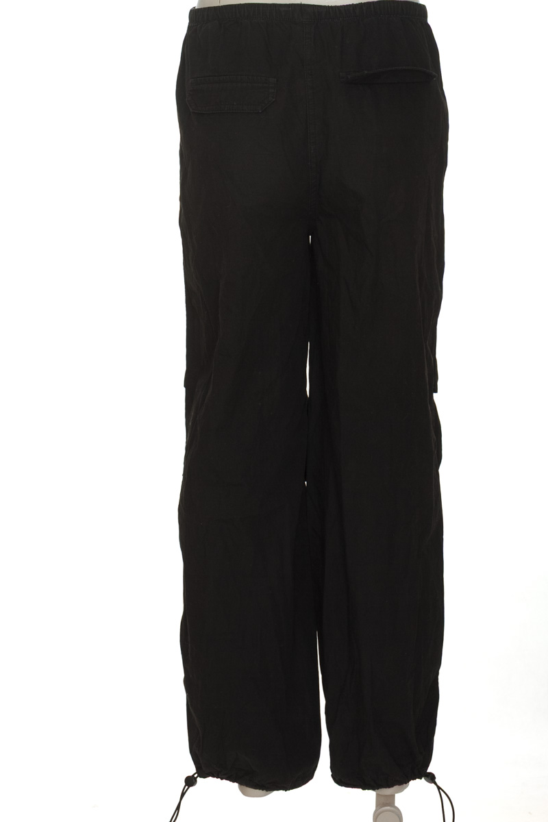 Pantalones color Negro - Divided by H&M