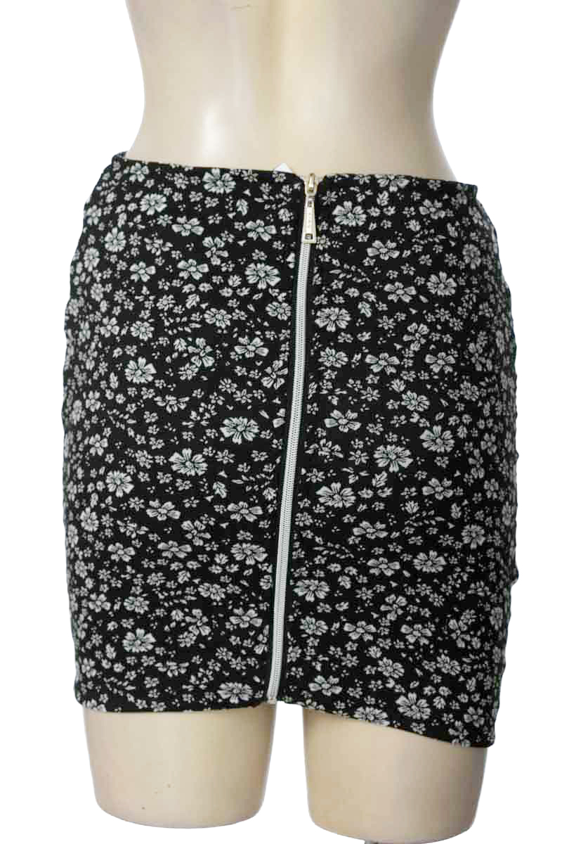 Falda color Negro - Closeando