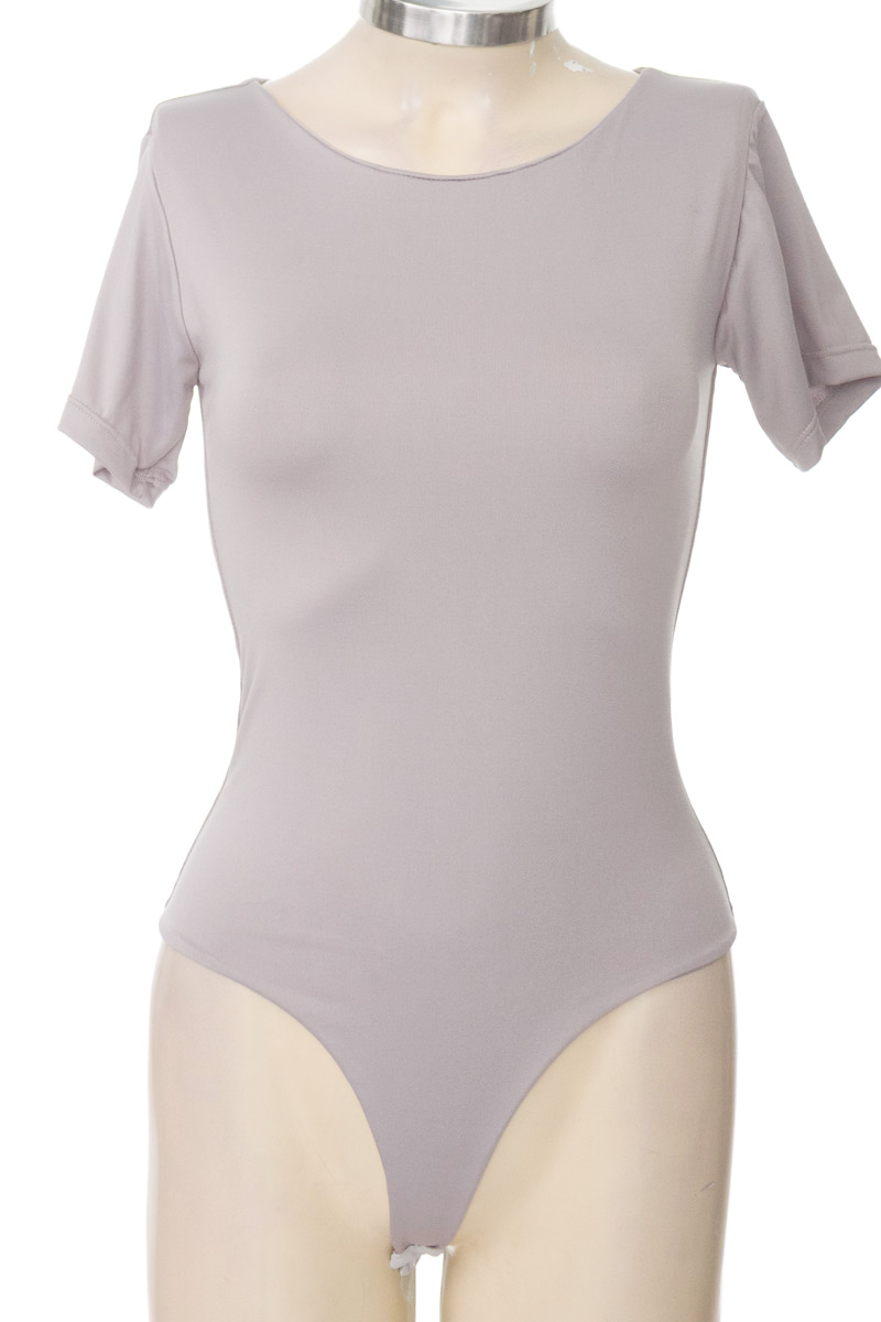 Top / Camiseta color Gris - Closeando