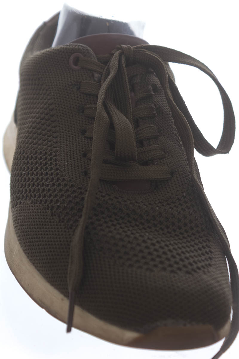 Tenis color Verde - Closeando