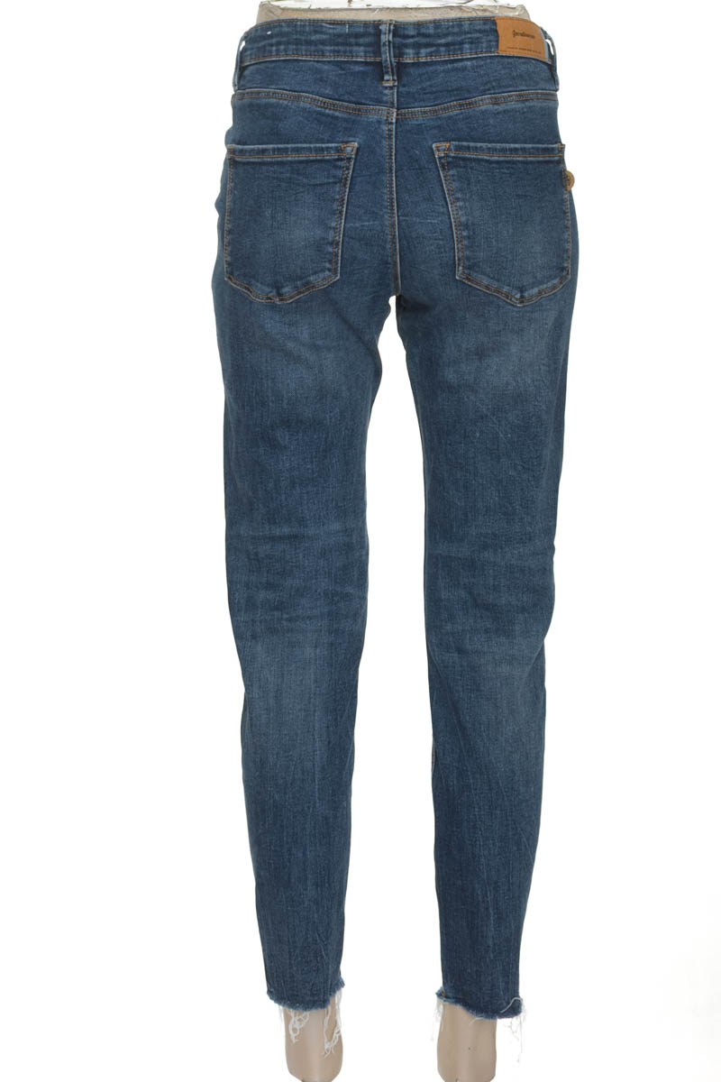 Pantalones color Azul - Stradivarius