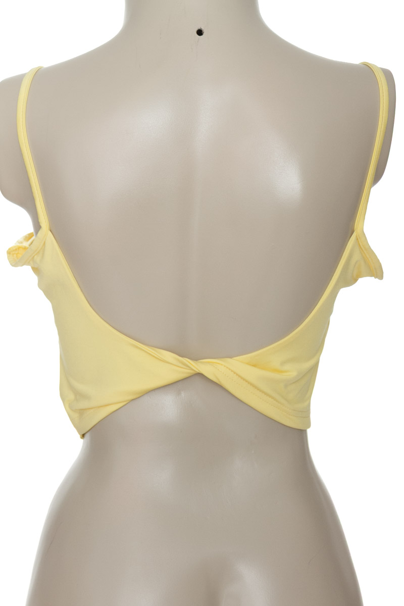 Top / Camiseta color Amarillo - Closeando