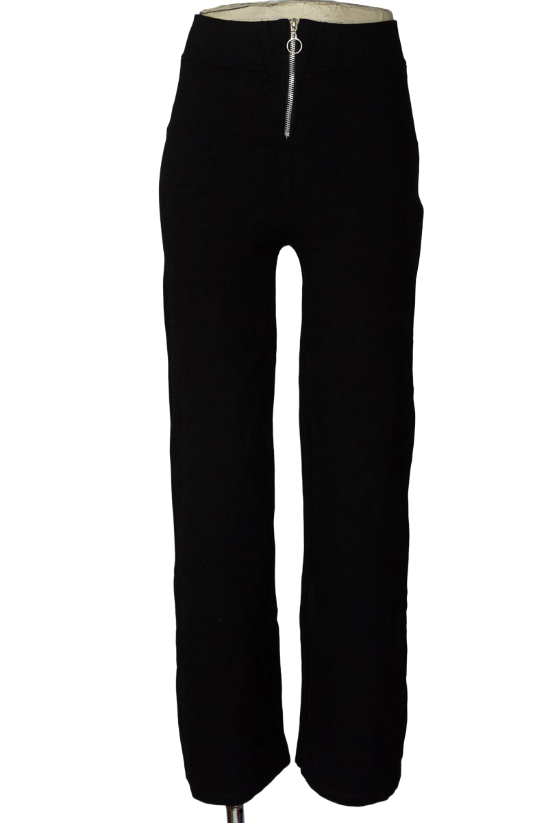 Pantalones color Negro - ConvictionTrend