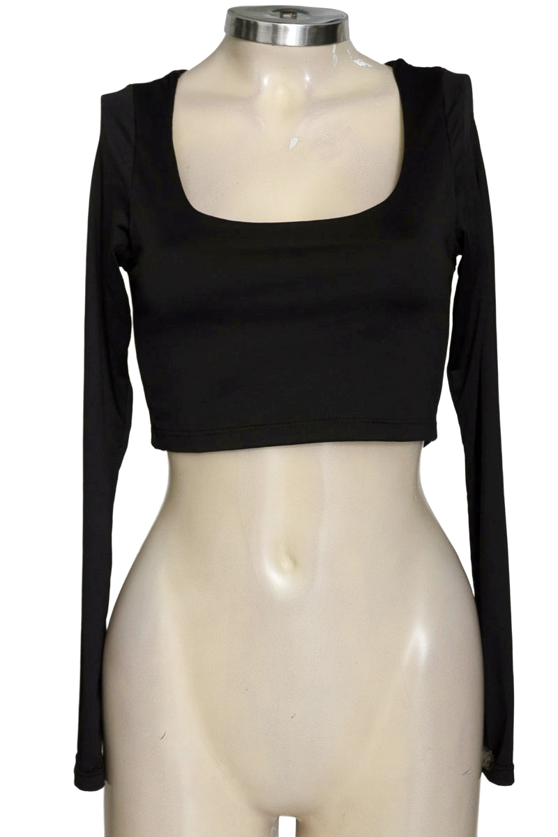 Top / Camiseta color Negro - Closeando