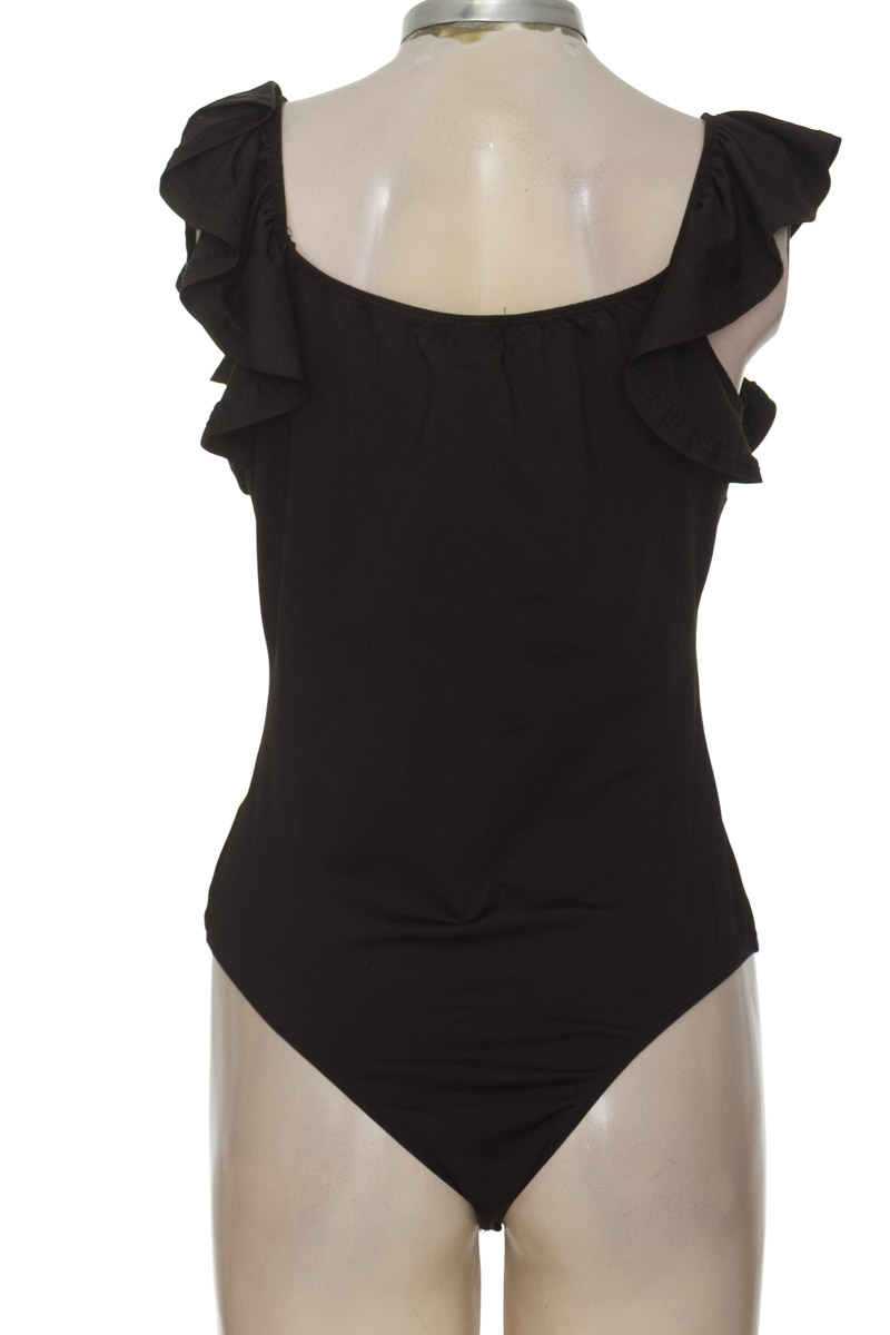 Top / Camiseta color Negro - SUYE