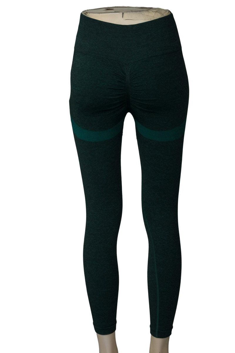 Ropa Deportiva / Salida de Baño color Verde - Closeando