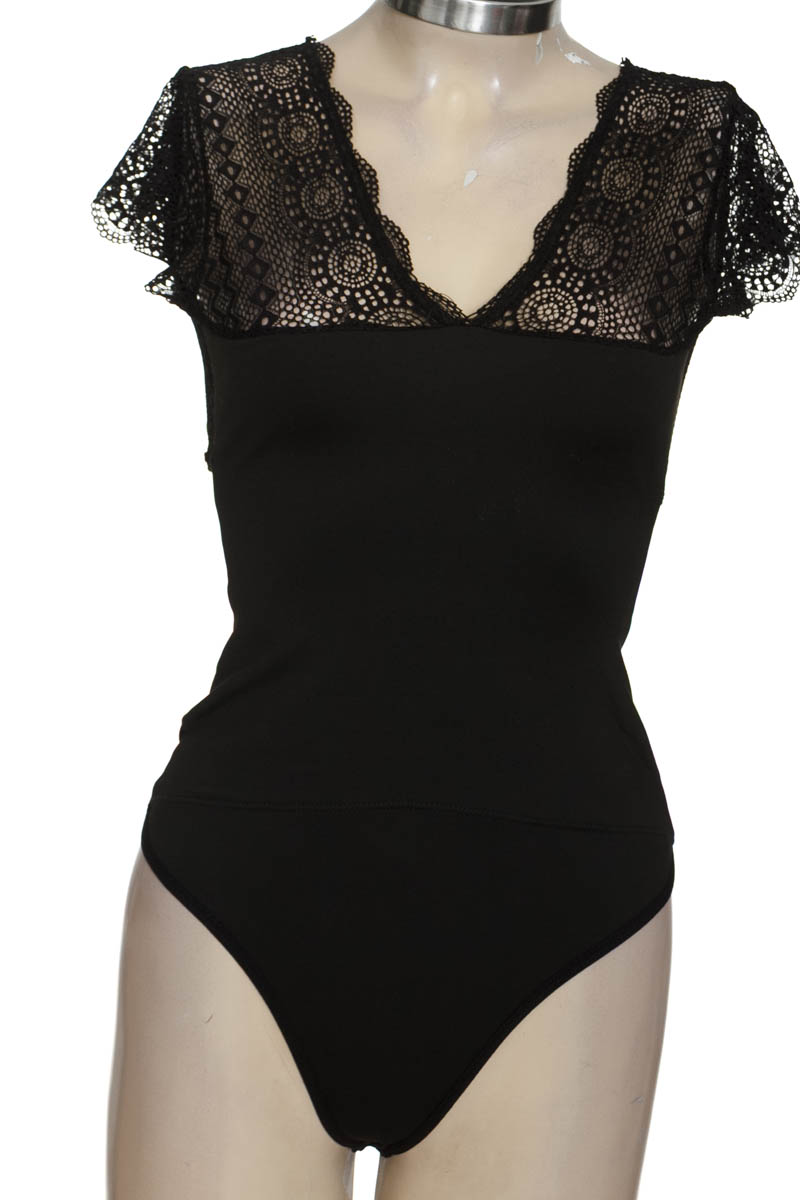 Top / Camiseta color Negro - Luana