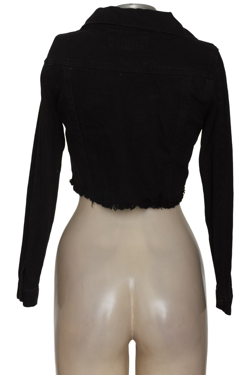 Chaqueta / Abrigo color Negro - Closeando