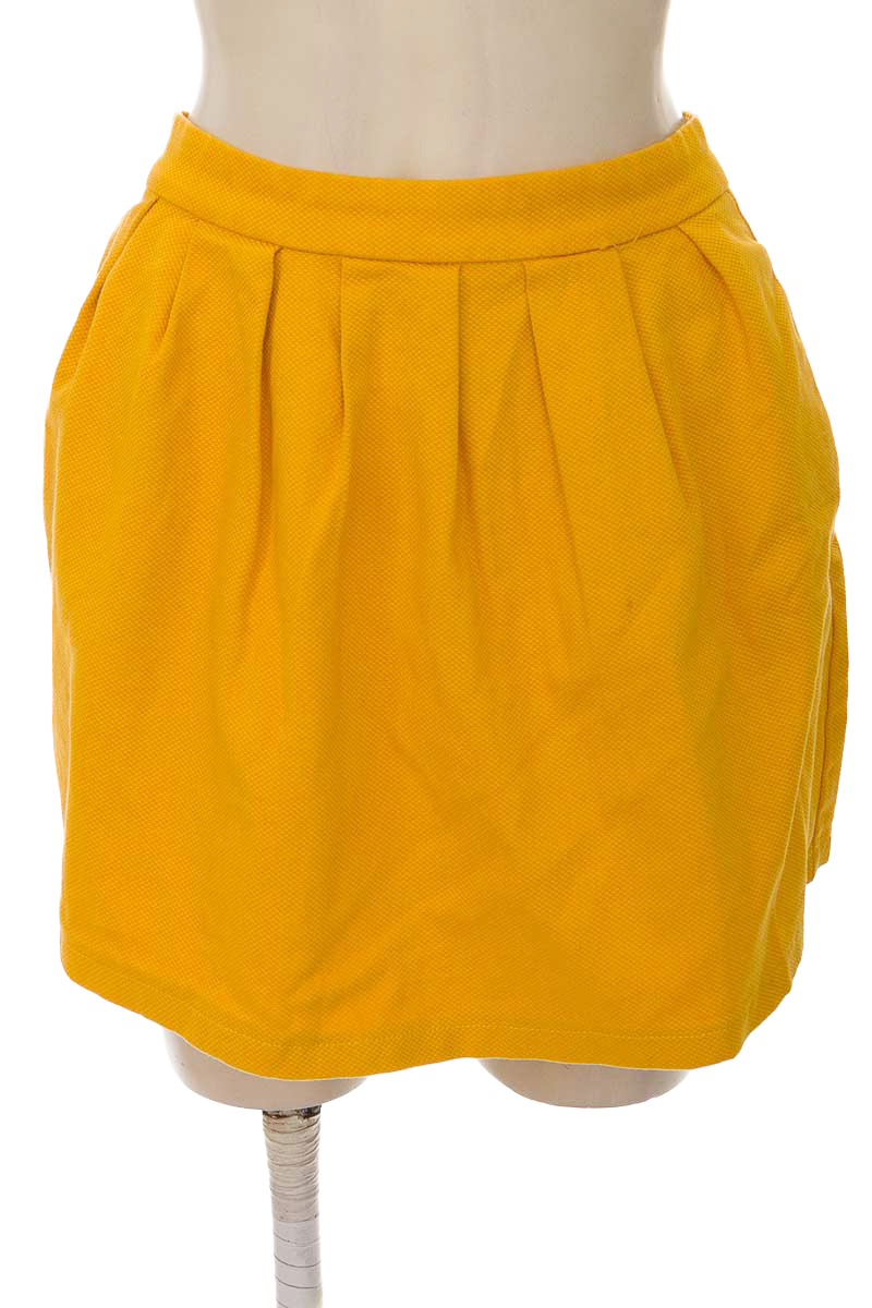 Falda color Mostaza - Stradivarius