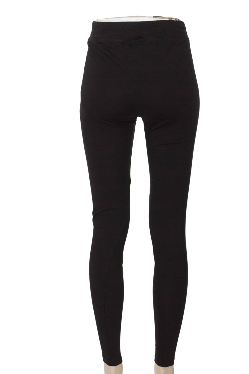 Ropa Deportiva / Salida de Baño color Negro - DECATHLON