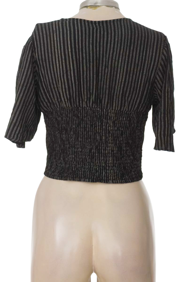 Top / Camiseta color Negro - Koaj