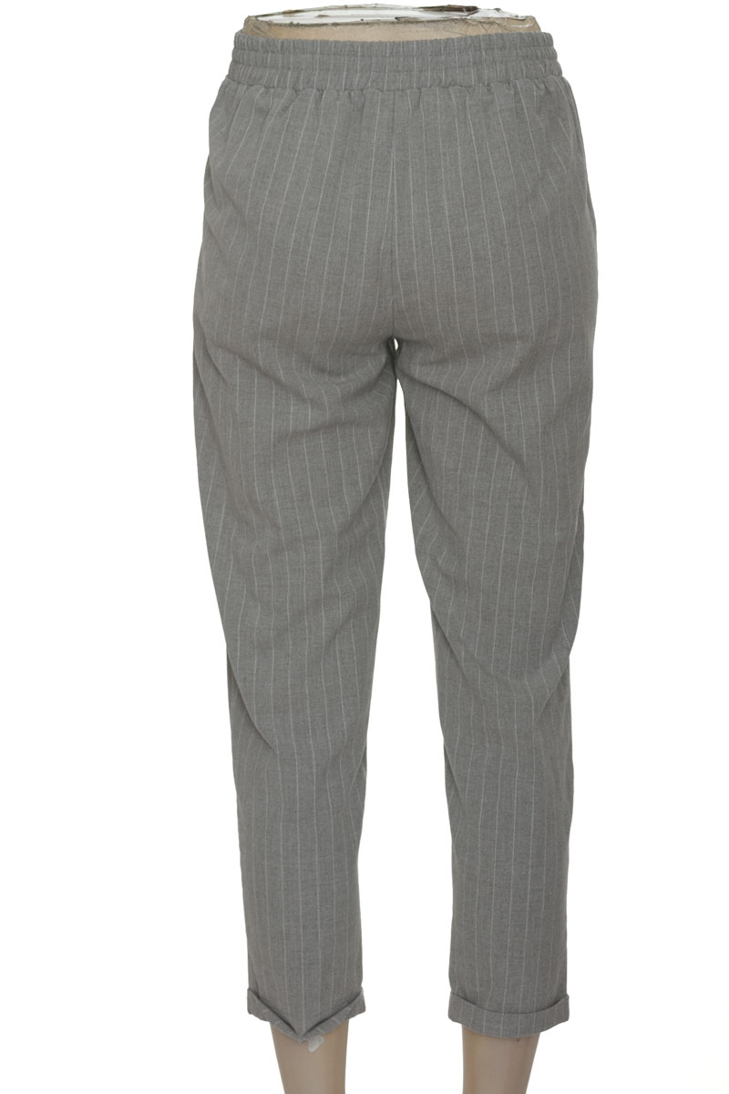 Pantalones color Gris - Stradivarius
