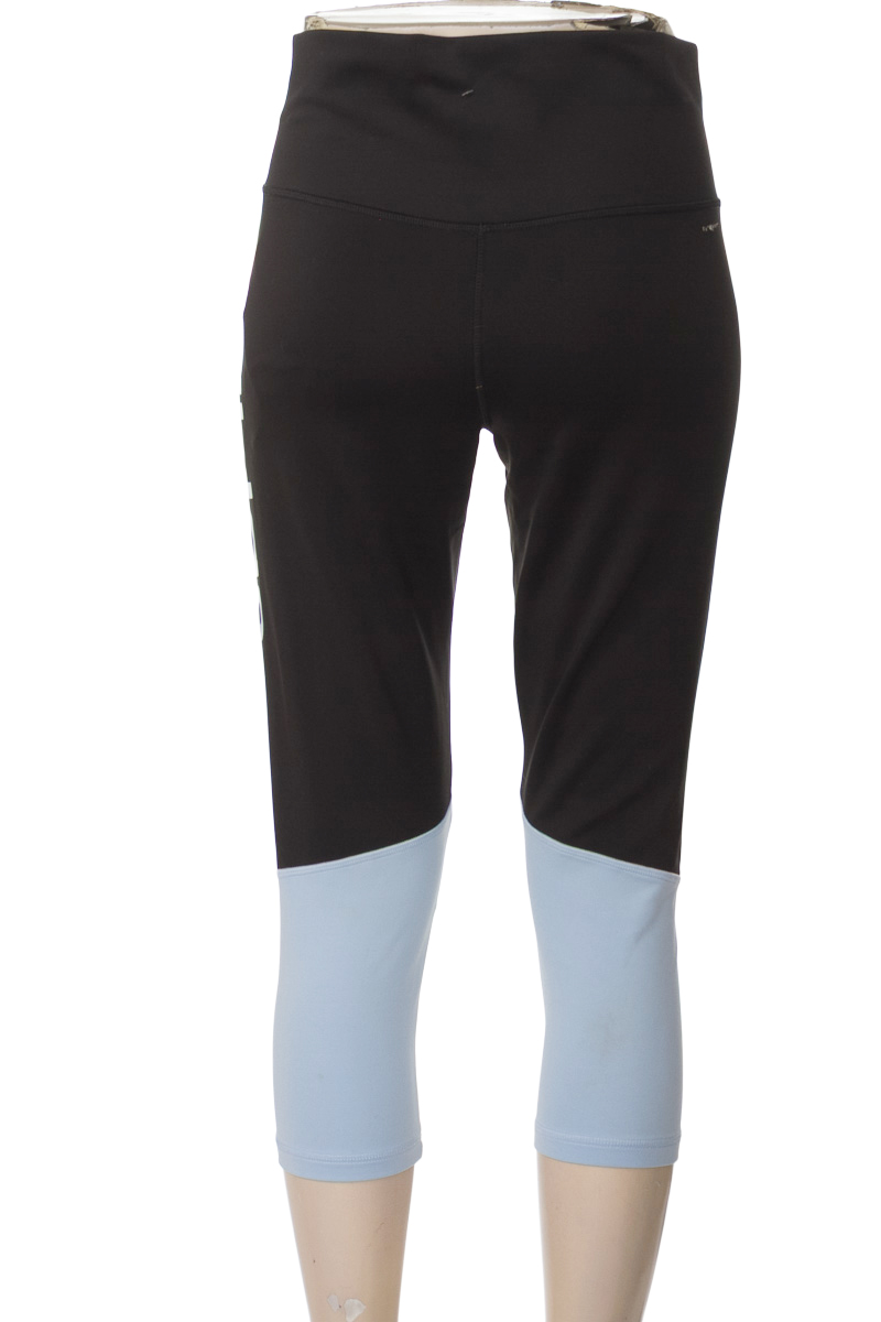 Ropa Deportiva / Salida de Baño color Negro - Adidas