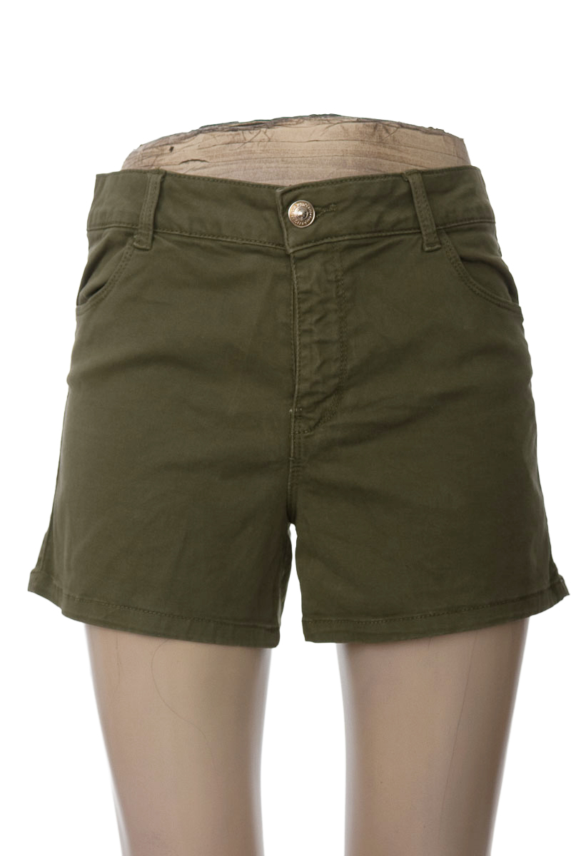Short color Verde - Stradivarius