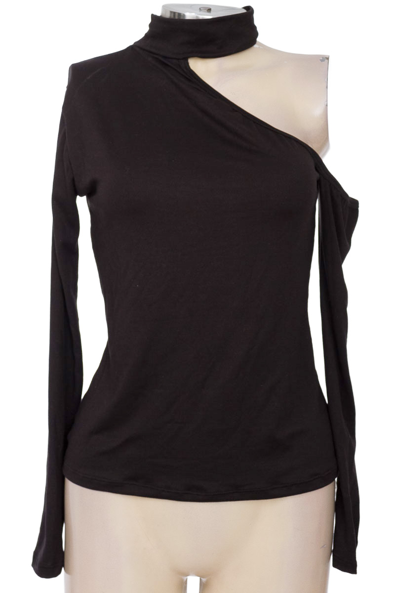 Top / Camiseta color Negro - Closeando