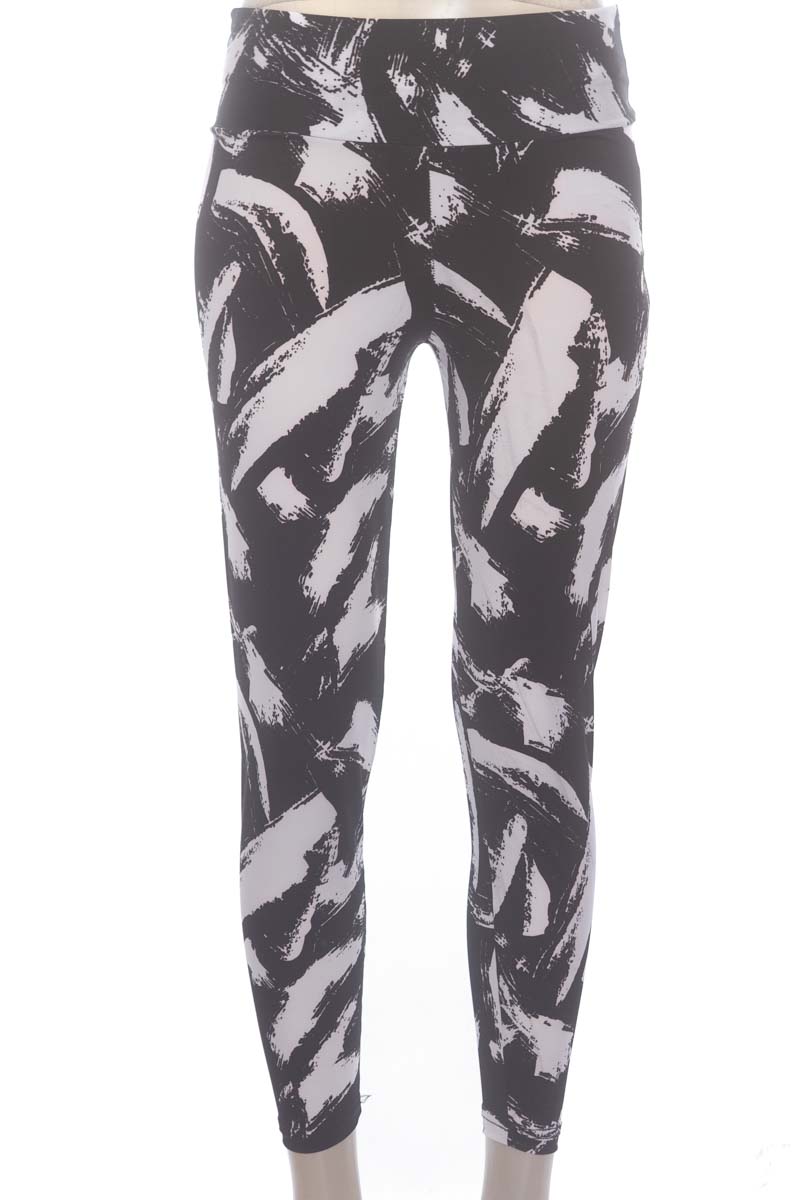 Ropa Deportiva / Salida de Baño color Negro - Closeando