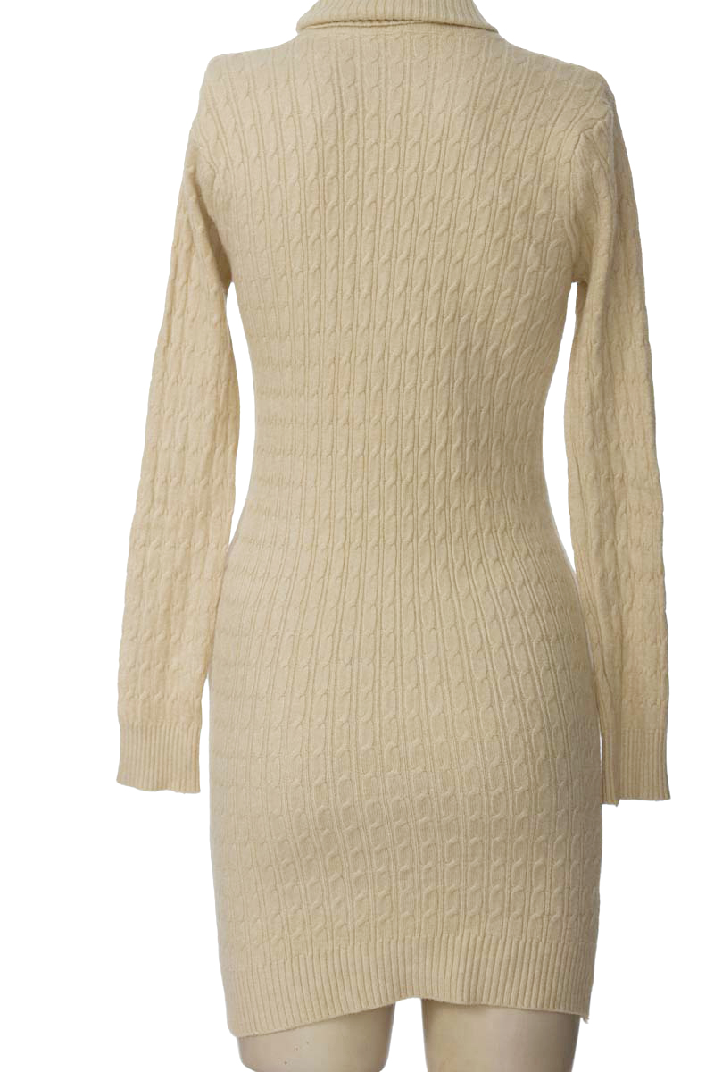 Vestido / Enterizo color Beige - Closeando