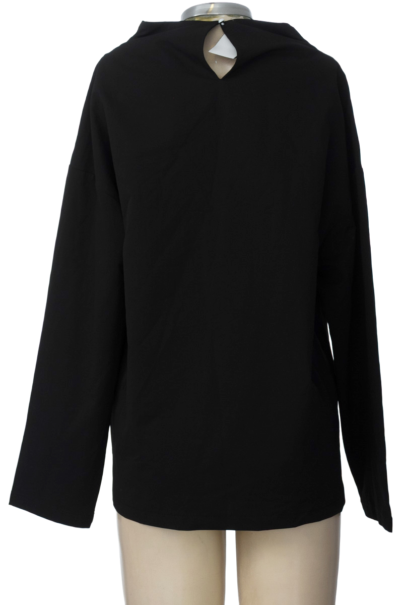 Blusa color Negro - Closeando