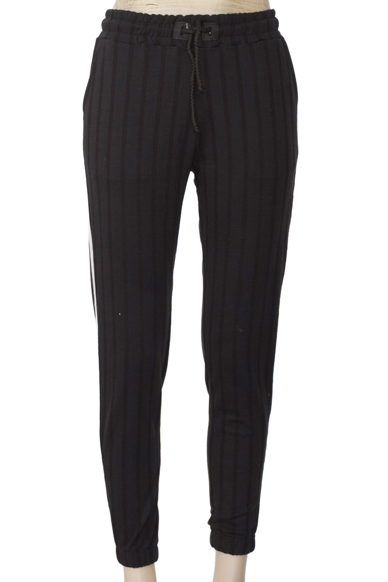 Ropa Deportiva color Negro - Genesis