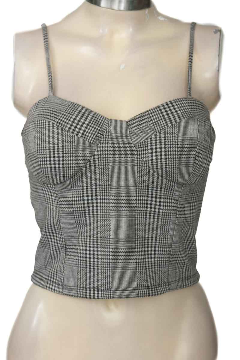 Top / Camiseta color Negro - Liz & Sara