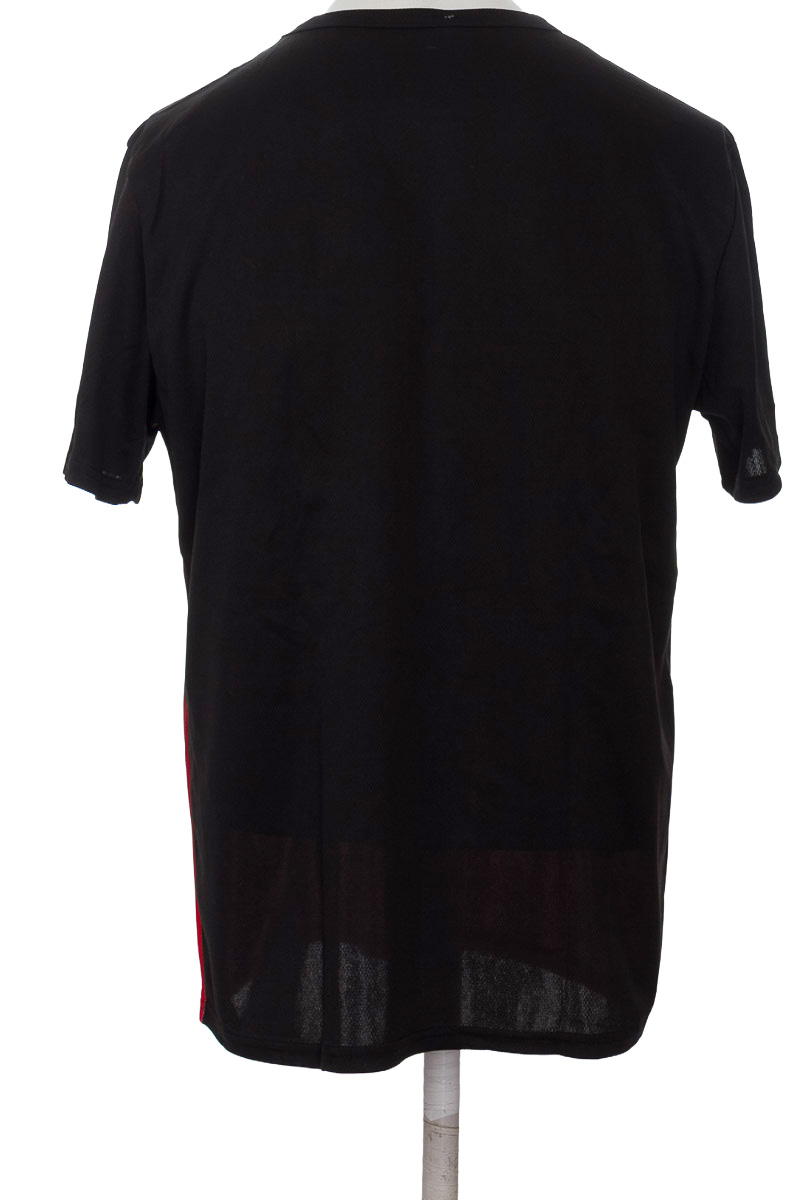 Ropa Deportiva color Negro - Closeando