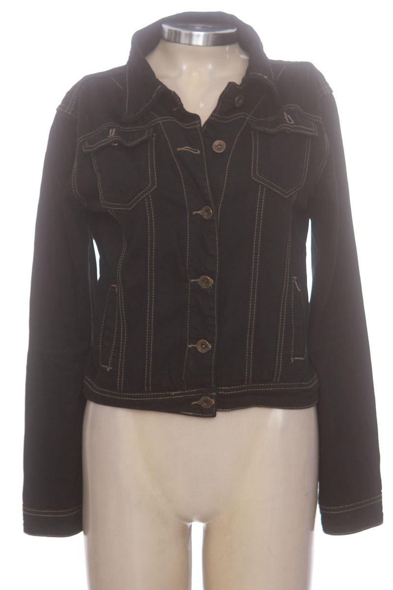 Chaqueta / Abrigo color Negro - Closeando