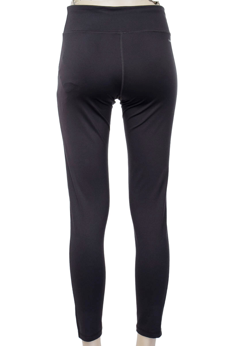 Ropa Deportiva / Salida de Baño color Gris - Adidas