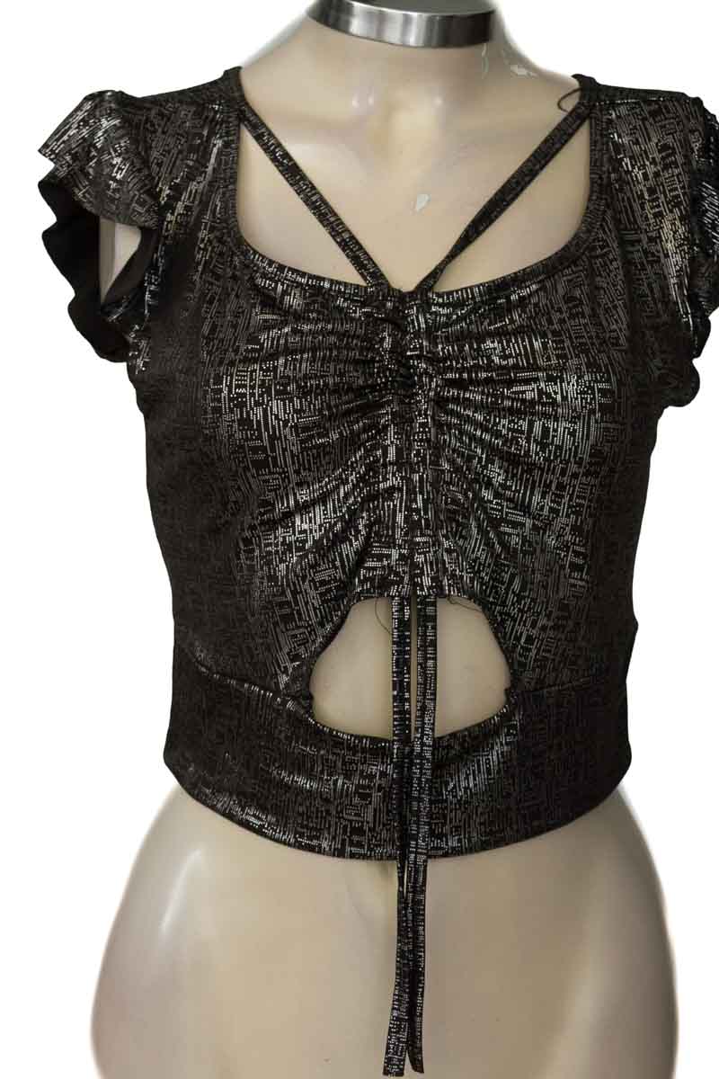 Top / Camiseta color Negro - Closeando