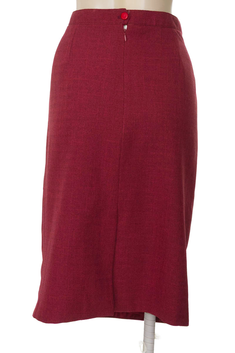 Falda color Vinotinto - Closeando