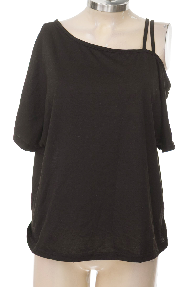 Top / Camiseta color Negro - Closeando