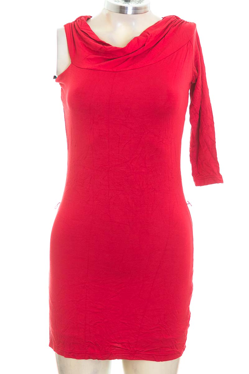 Vestido / Enterizo color Rojo - Studio F | Closeando ®