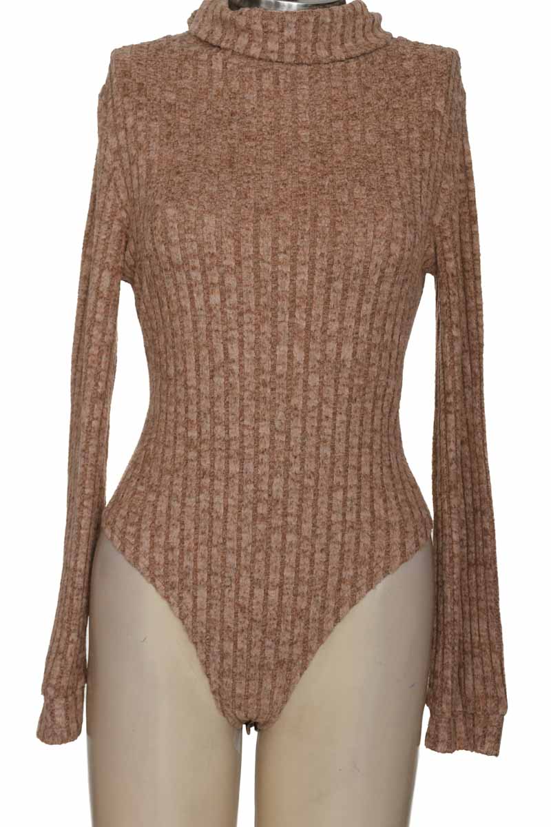 Top / Camiseta color Beige - Closeando