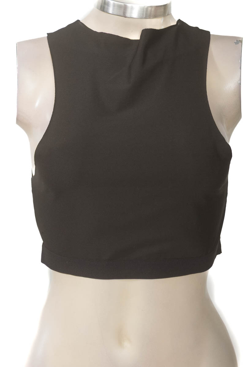 Top / Camiseta color Negro - Closeando