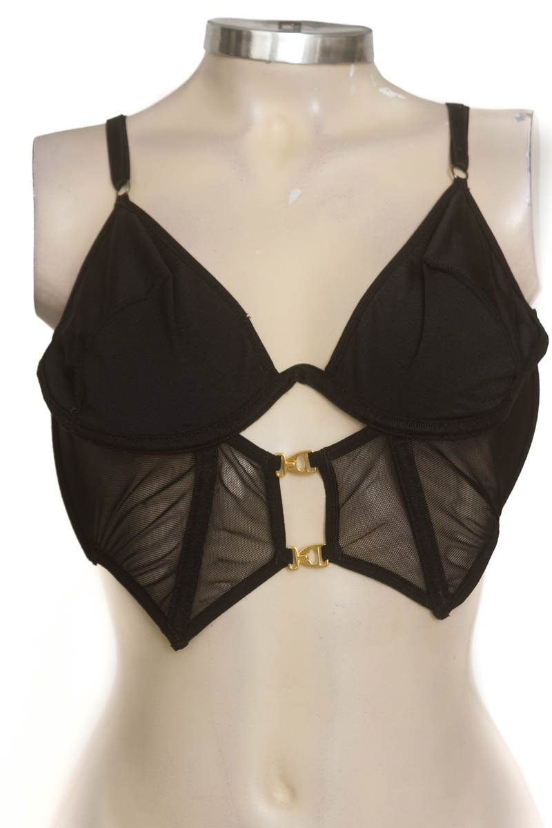 Top / Camiseta color Negro - Closeando