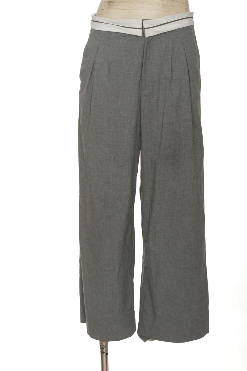 Pantalones color Gris - Stradivarius