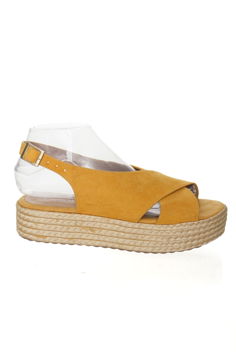 Zapatos color Amarillo - Closeando