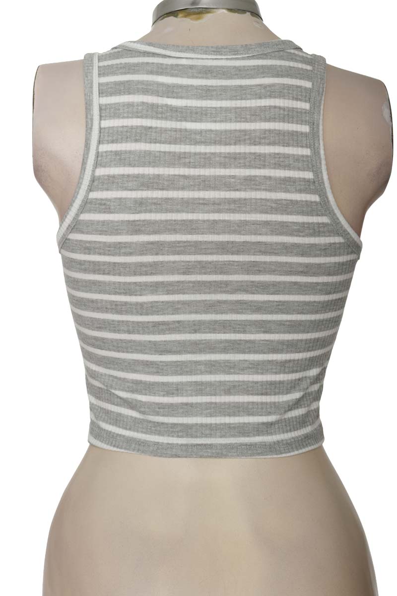 Top / Camiseta color Gris - Closeando