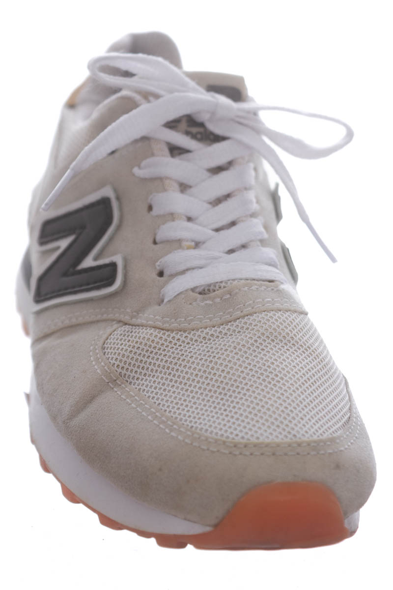 Zapatos color Beige - Closeando