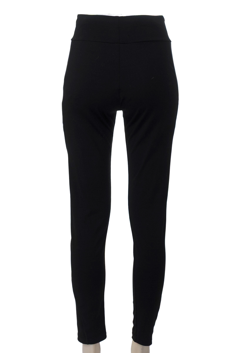 Ropa Deportiva / Salida de Baño color Negro - El Sol Rojo